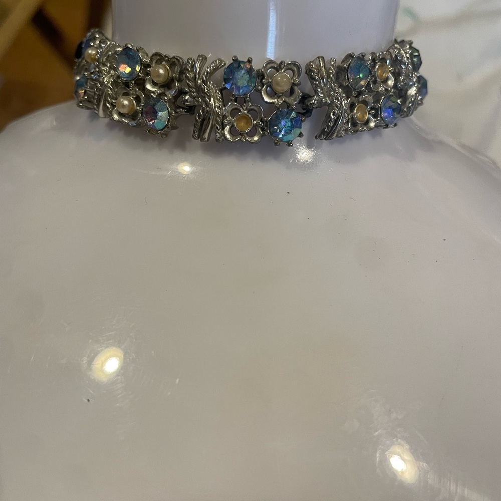 Elegant Silver and Blue Floral Choker Necklace